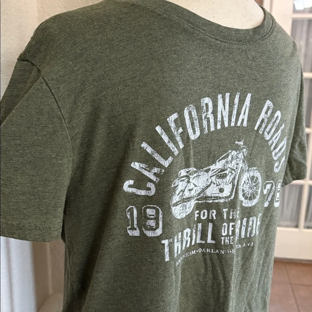 Banana Republic army green California Roads thrill ride retro graphic tee Size S
